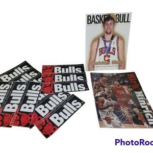 Vintage Chicago Bulls collectible items,